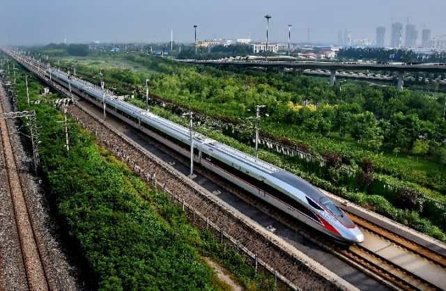 四川高鐵動(dòng)車(chē)乘務(wù)員一般可以干多少年？